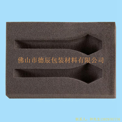海綿內(nèi)托對各行各業(yè)產(chǎn)品起到絕緣、密封、防震、防塵、填充、隔音、固定，能夠保護包裝產(chǎn)品在運輸過程中安然無恙，起到保護產(chǎn)品的一個作用，同時可以美化產(chǎn)品，提升產(chǎn)品檔次。