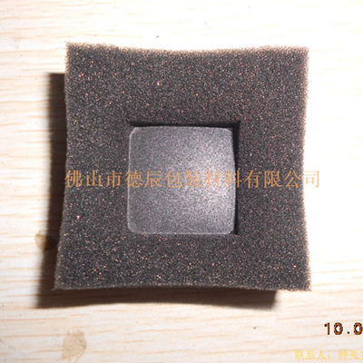 利用加熱鋁制模具對海綿進(jìn)行塑形。